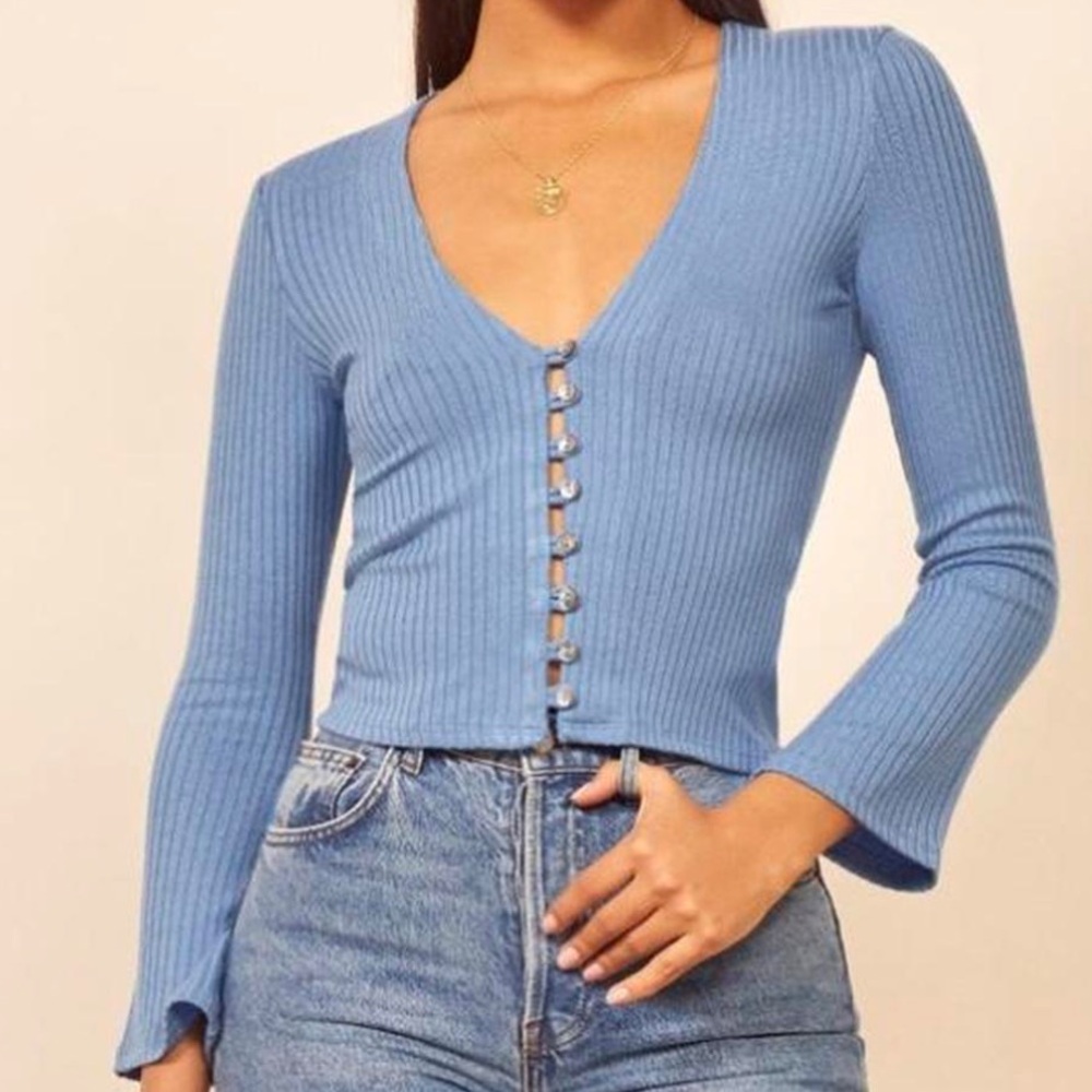 Reformation Gellar Parisian Blue Ribbed bell sleeve L shell Button-Up vneck Top - Picture 3 of 14